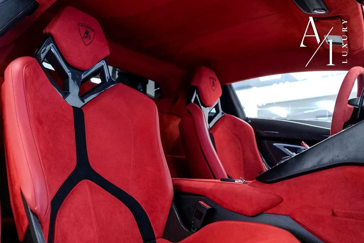 2021 Lamborghini Aventador photo 4