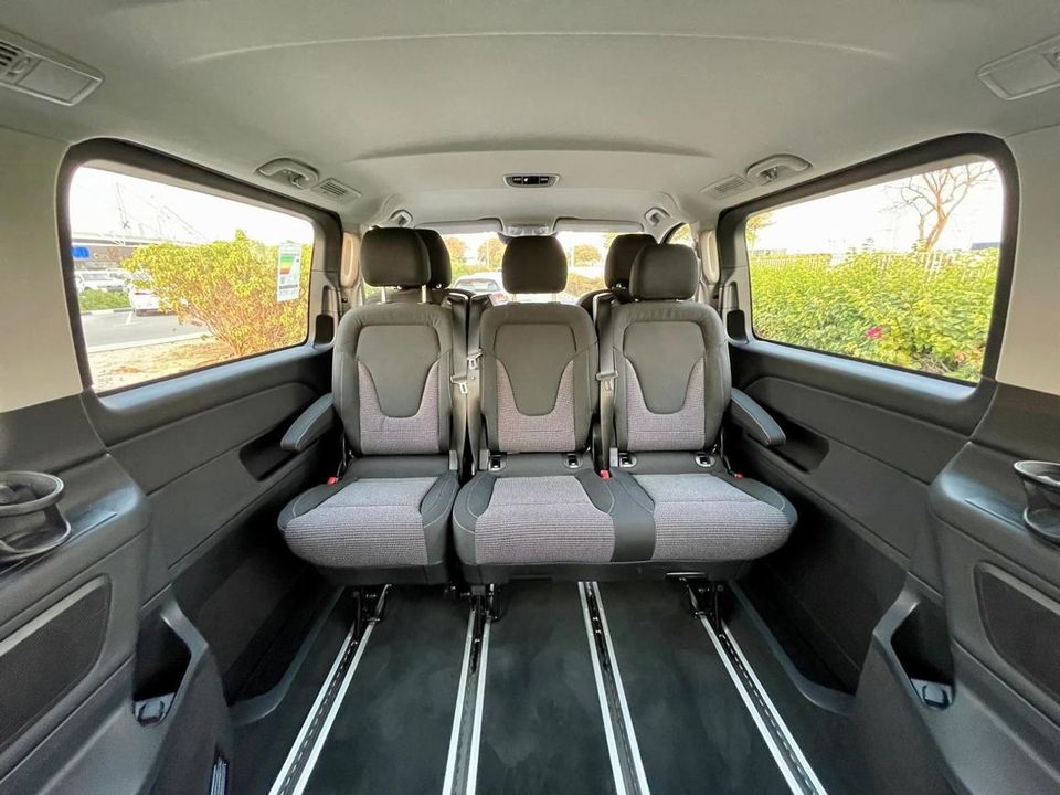 2025 Mercedes-Benz V300 photo 3