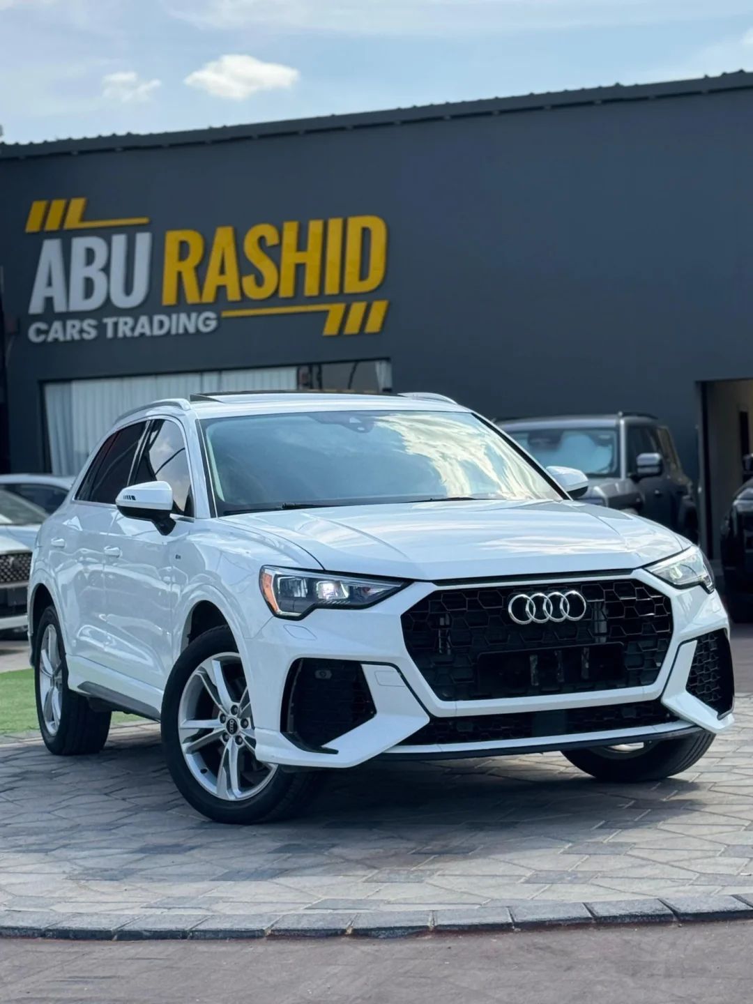 2022 Audi Q3 photo 2