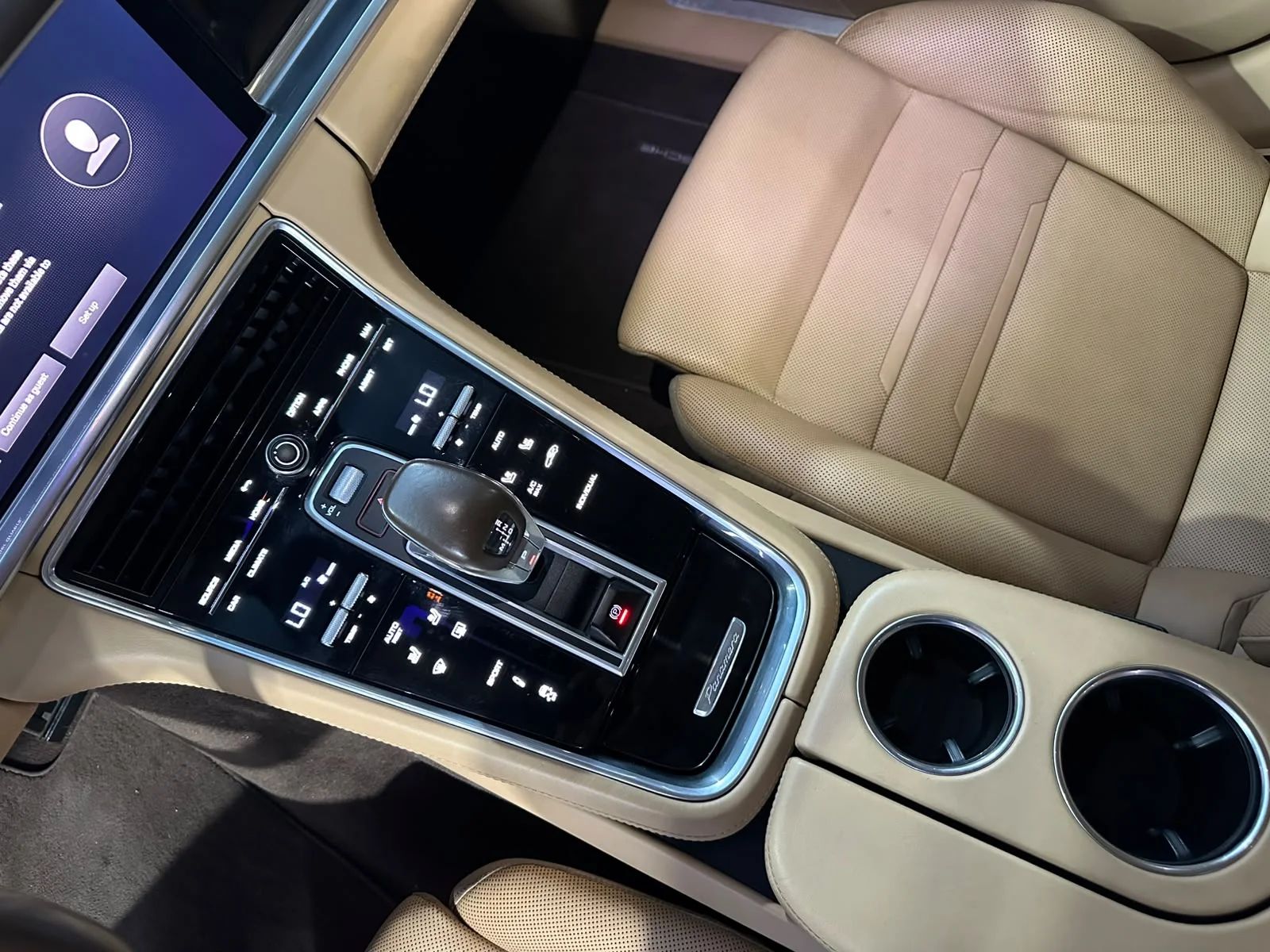 2022 Porsche Panamera photo 3