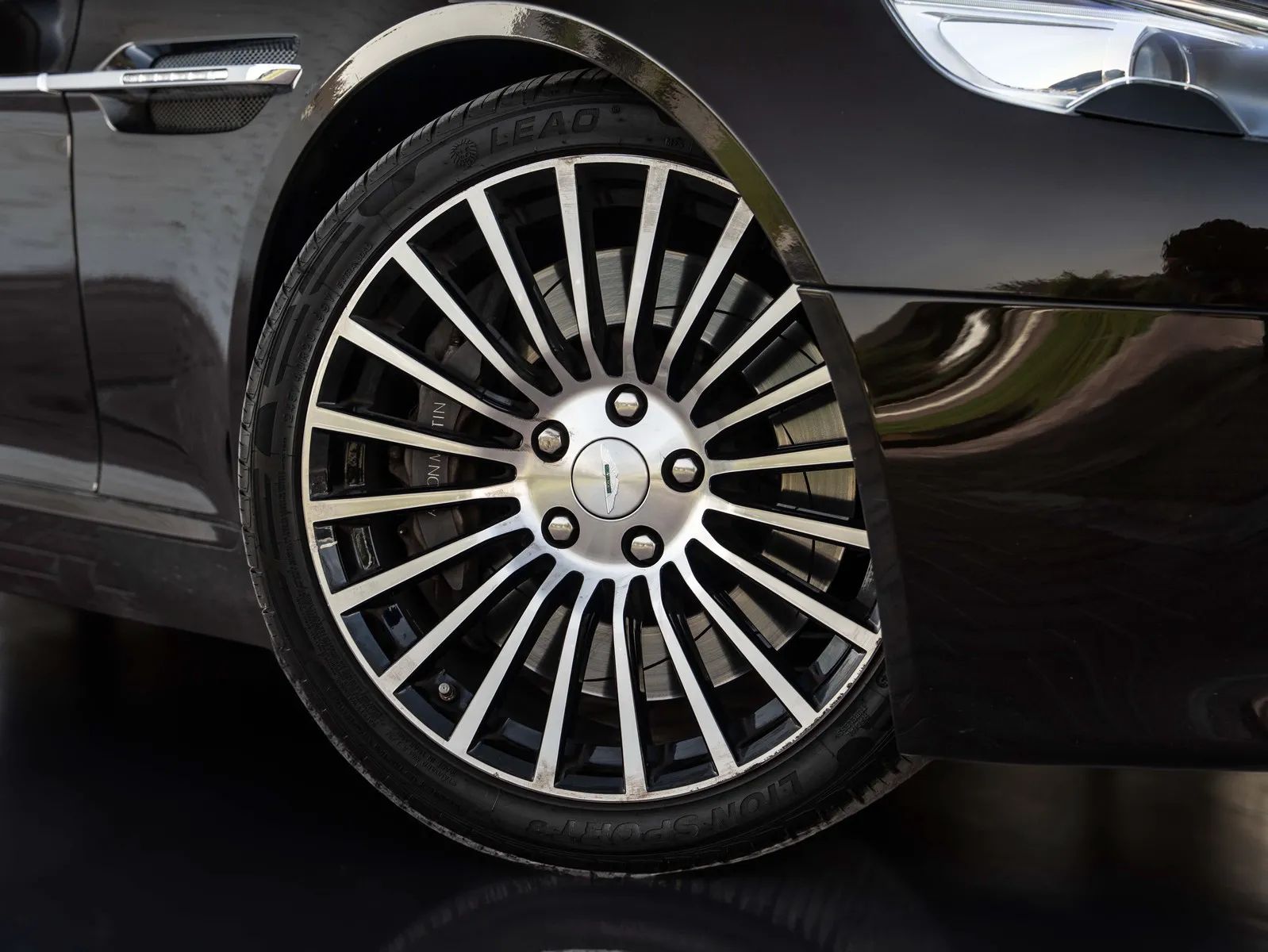 2017 Aston Martin Rapide photo 5