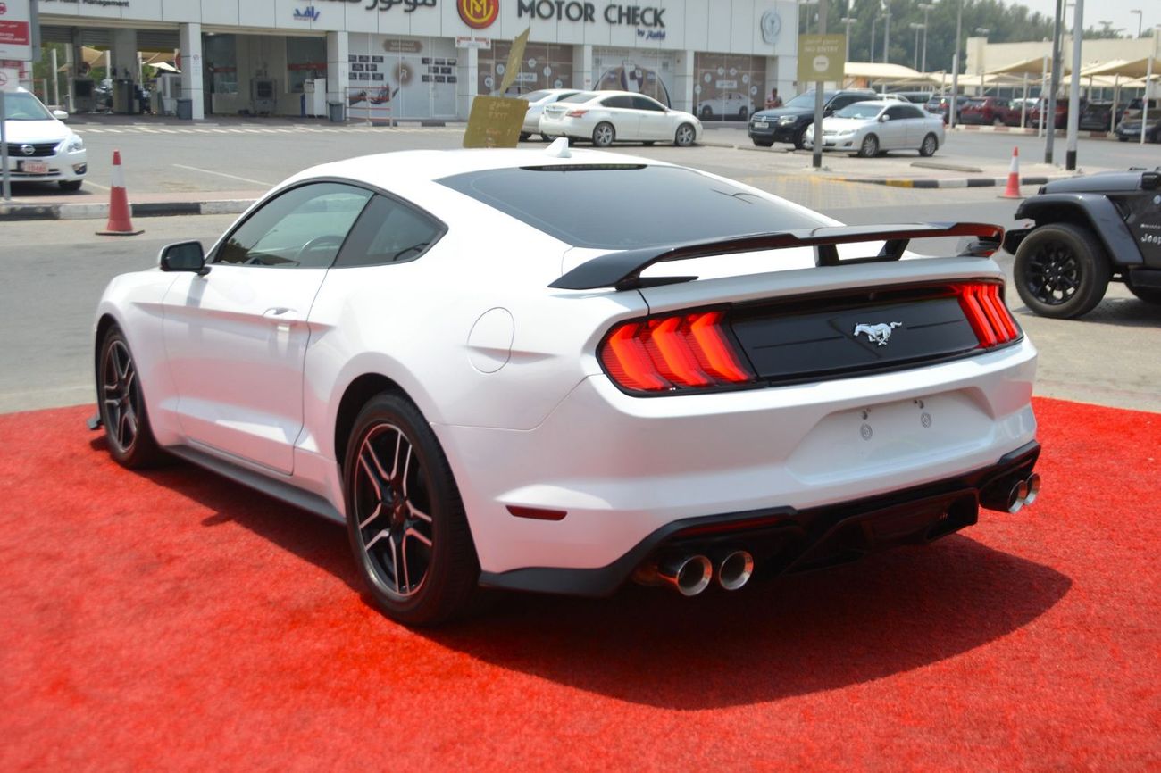 2020 Ford Mustang photo 5