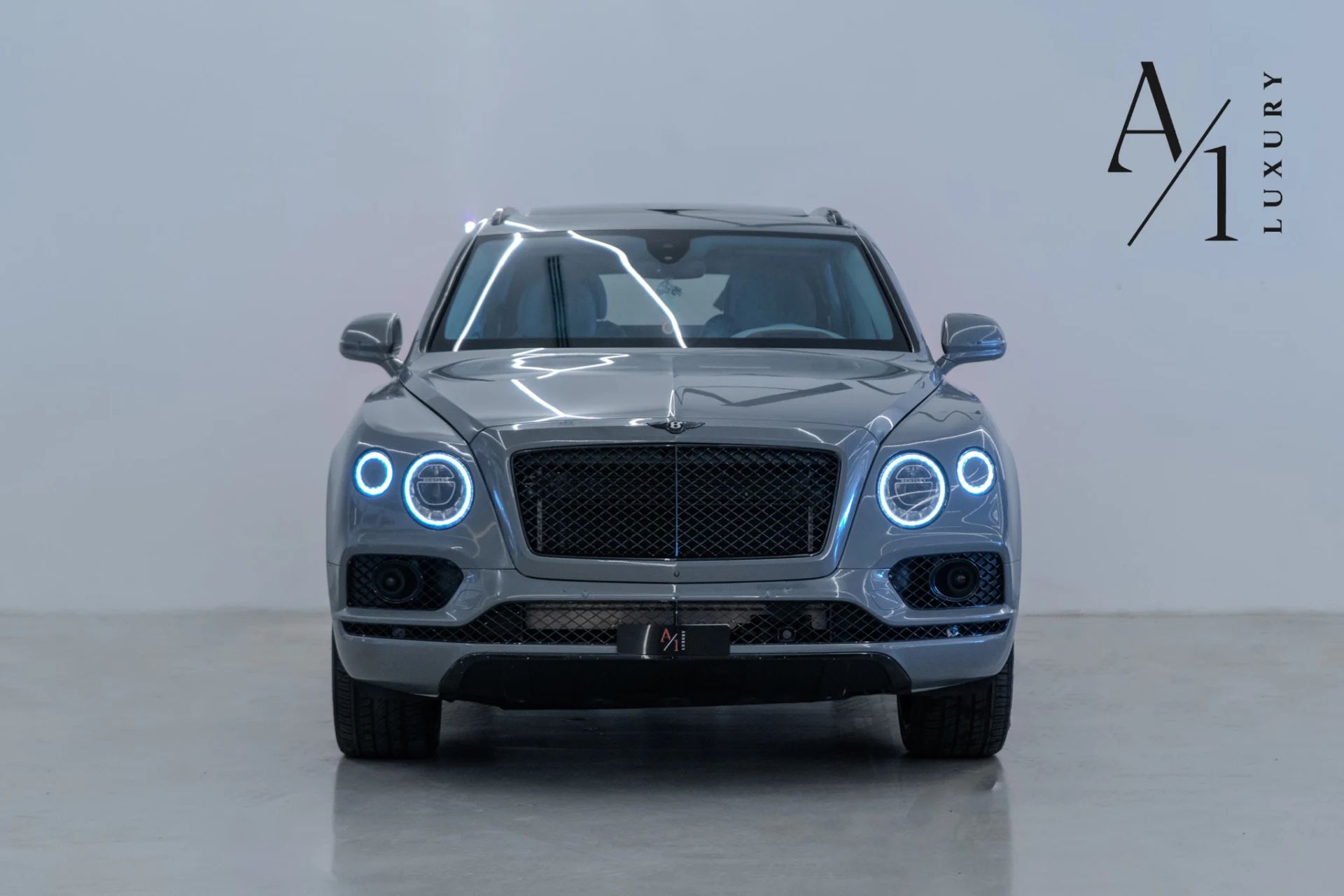 2017 Bentley Bentayga photo 2