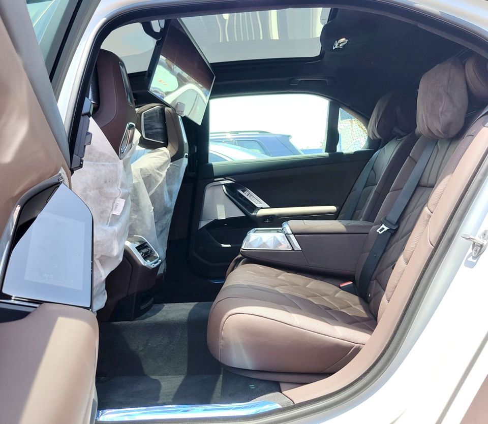 2026 BMW 740i photo 3