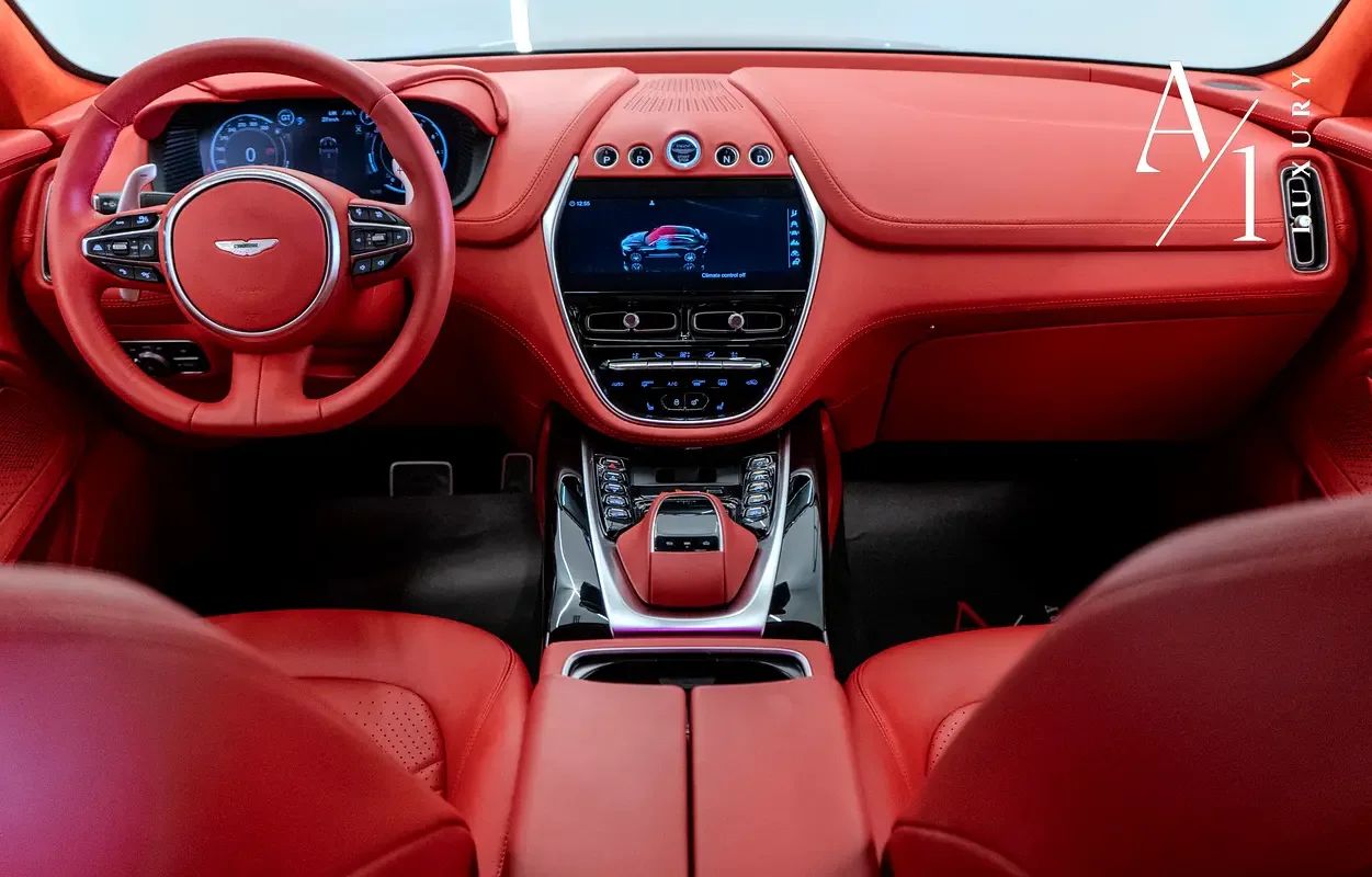 2024 Aston Martin DBX photo 3