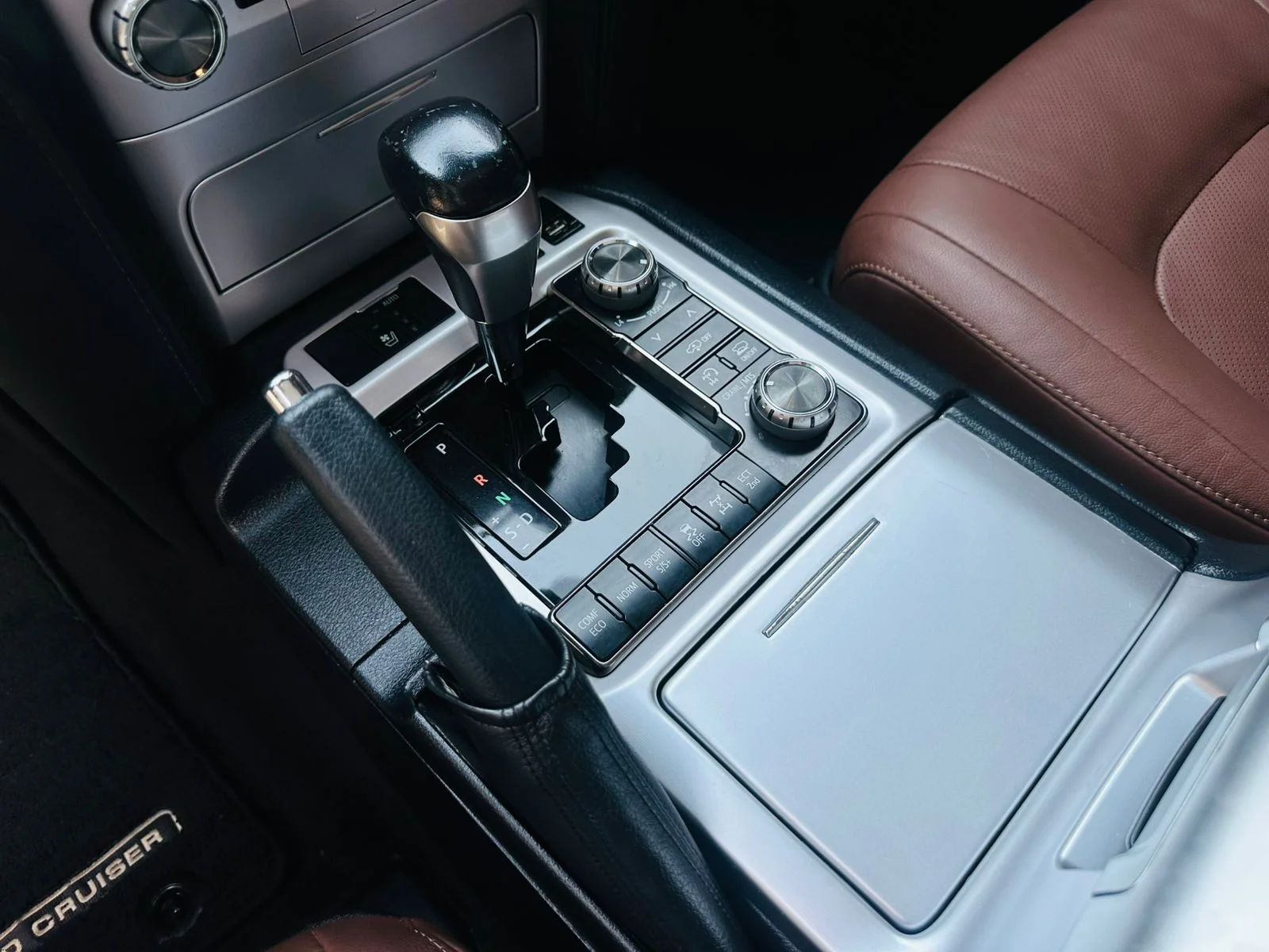 2021 Toyota Land Cruiser VXR photo 4