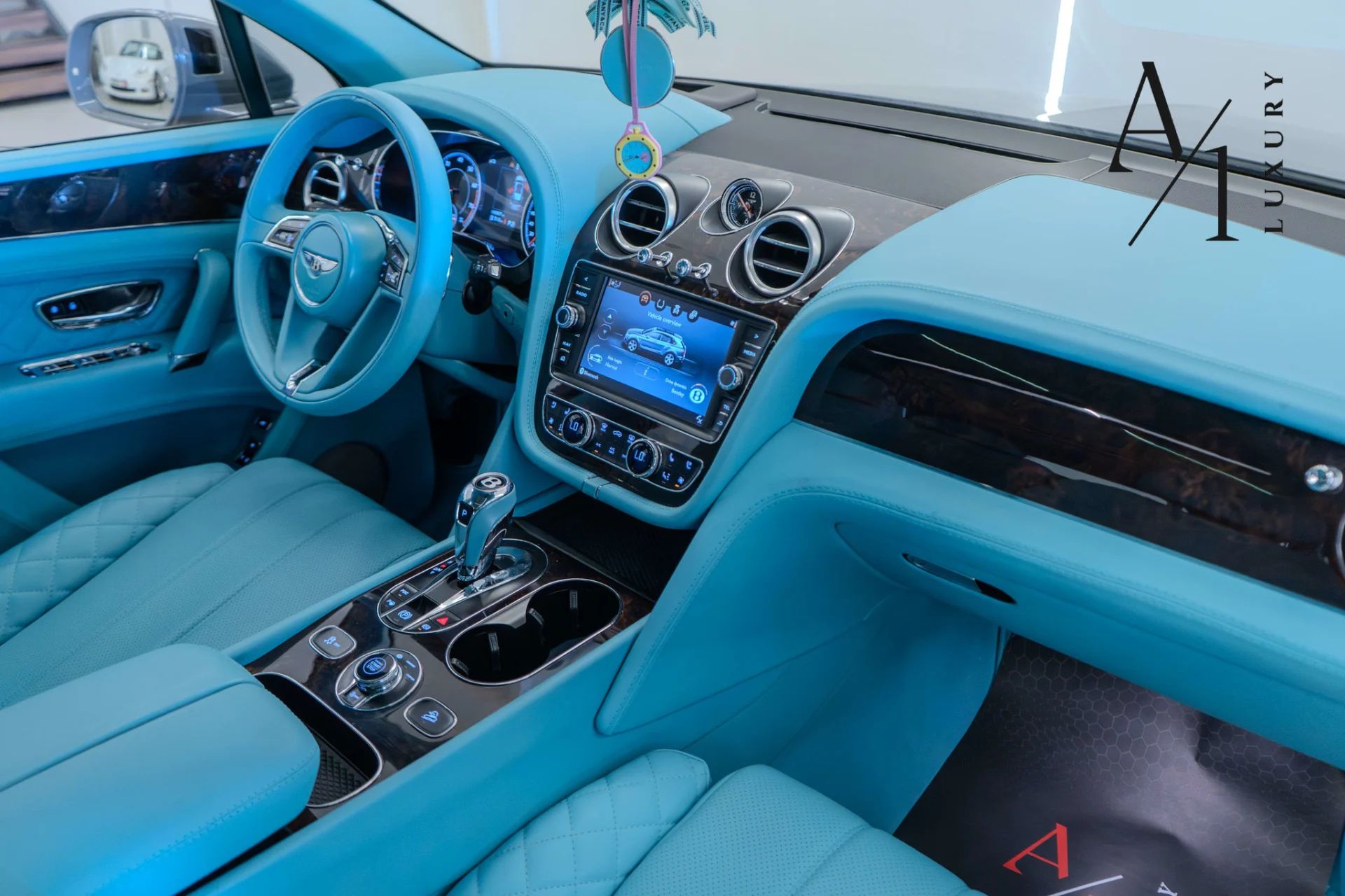 2017 Bentley Bentayga photo 3