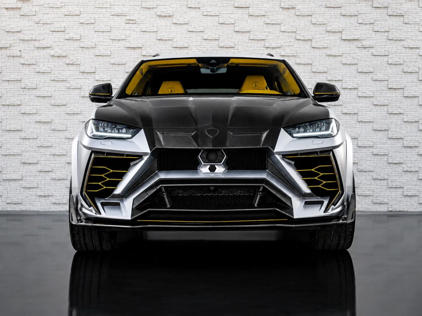 2021 Lamborghini Urus photo 2