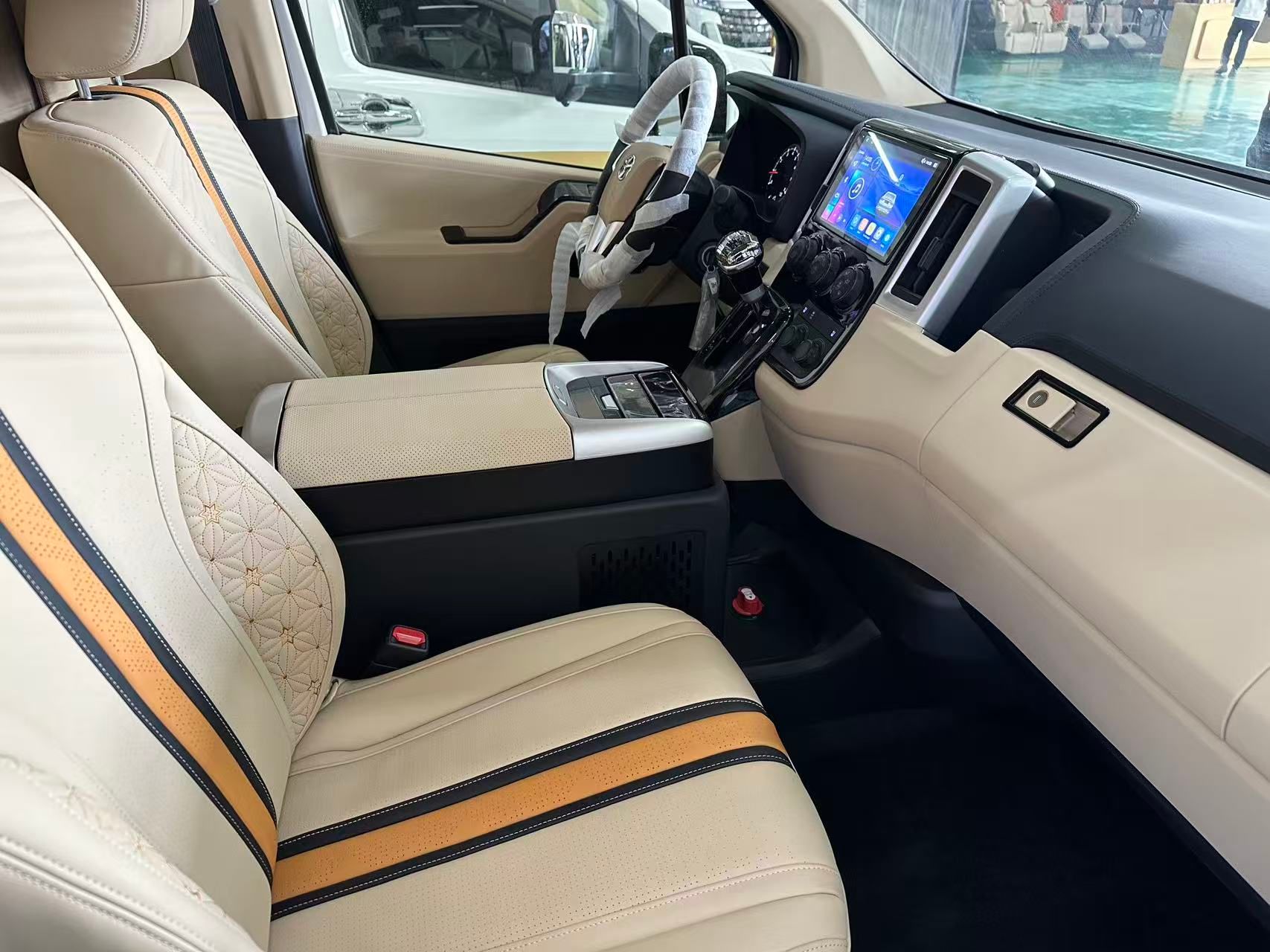 2025 Toyota Hiace photo 2
