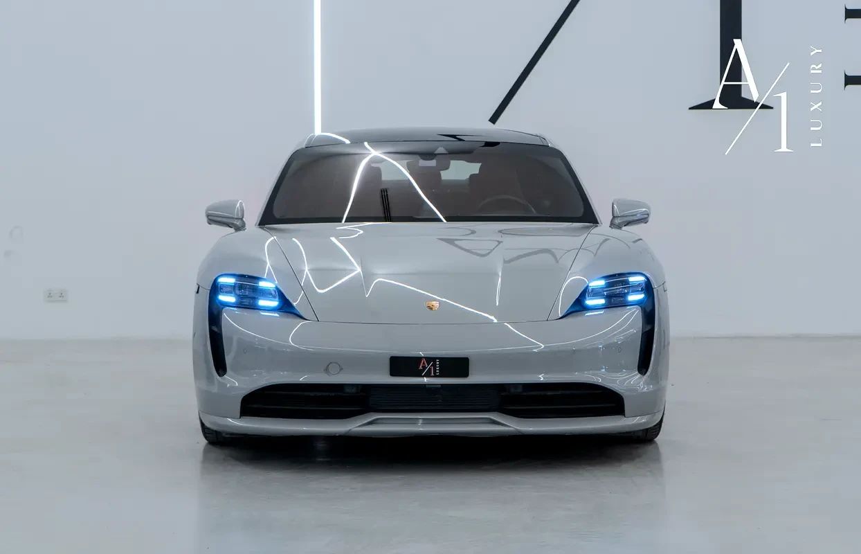 2023 Porsche Taycan photo 2