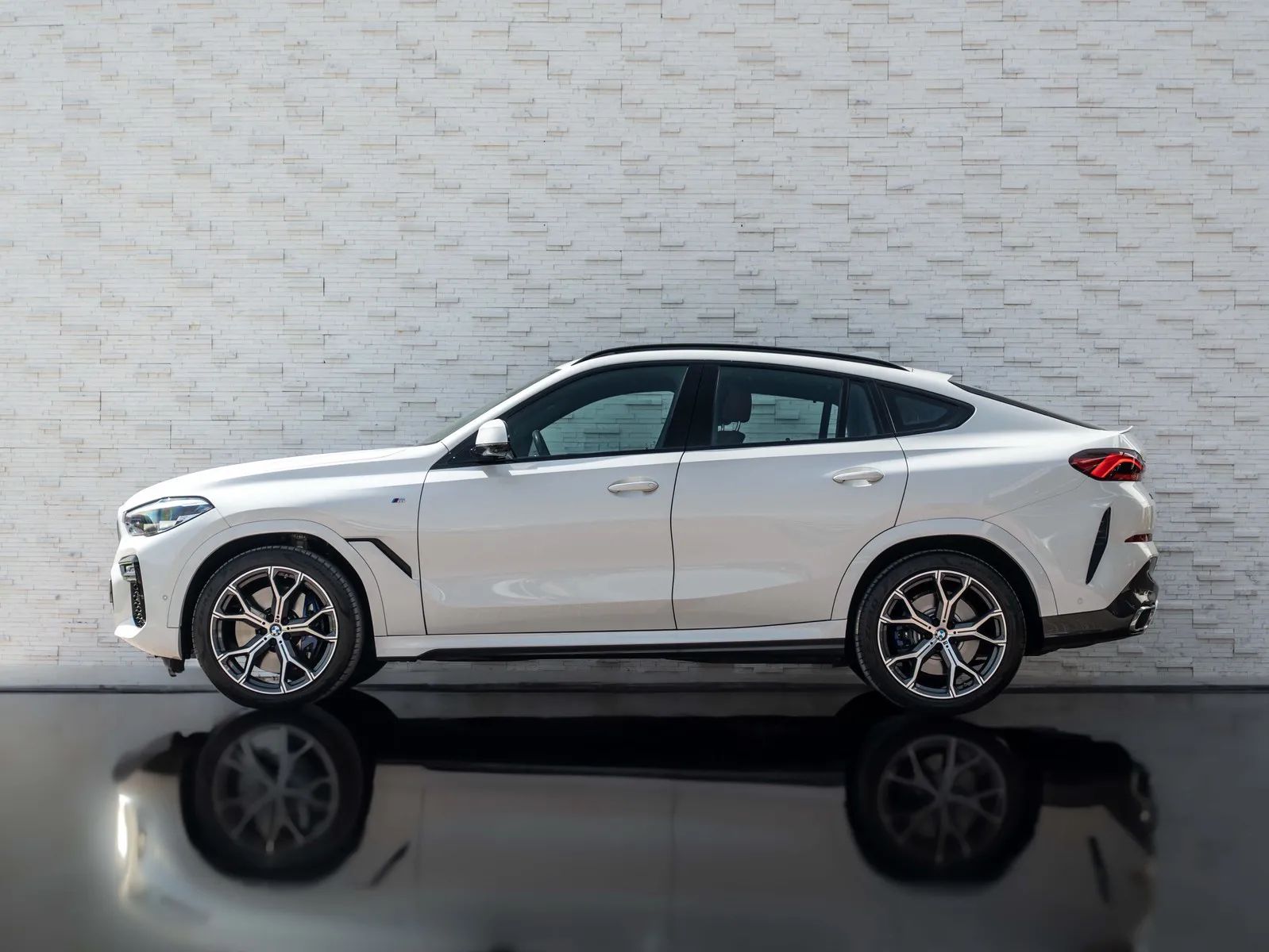 2020 BMW X6 photo 2