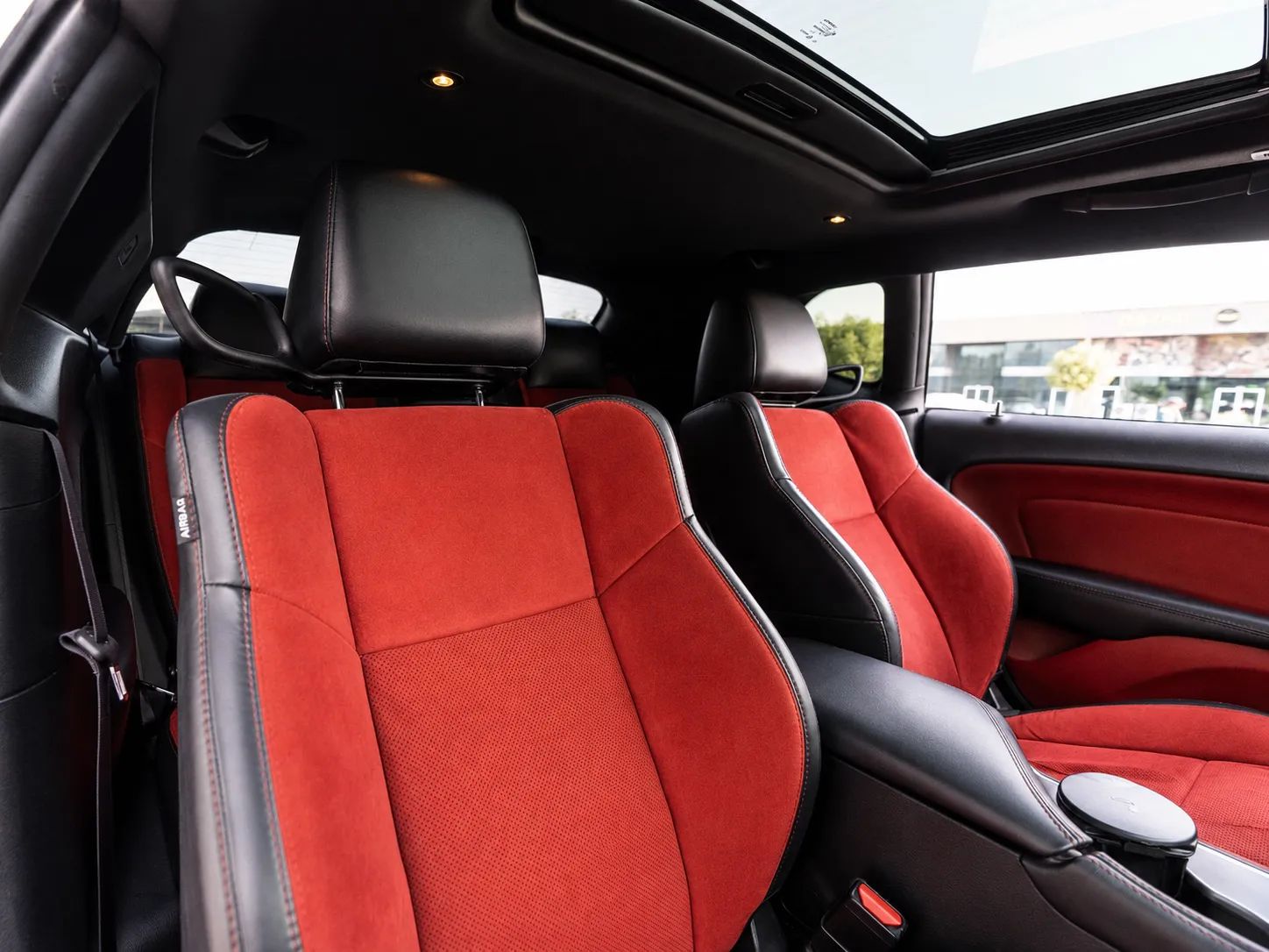 2019 Dodge Challenger photo 4