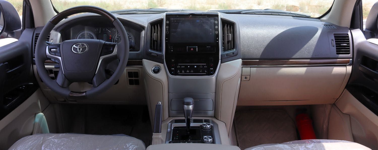 2020 Toyota Land Cruiser photo 3