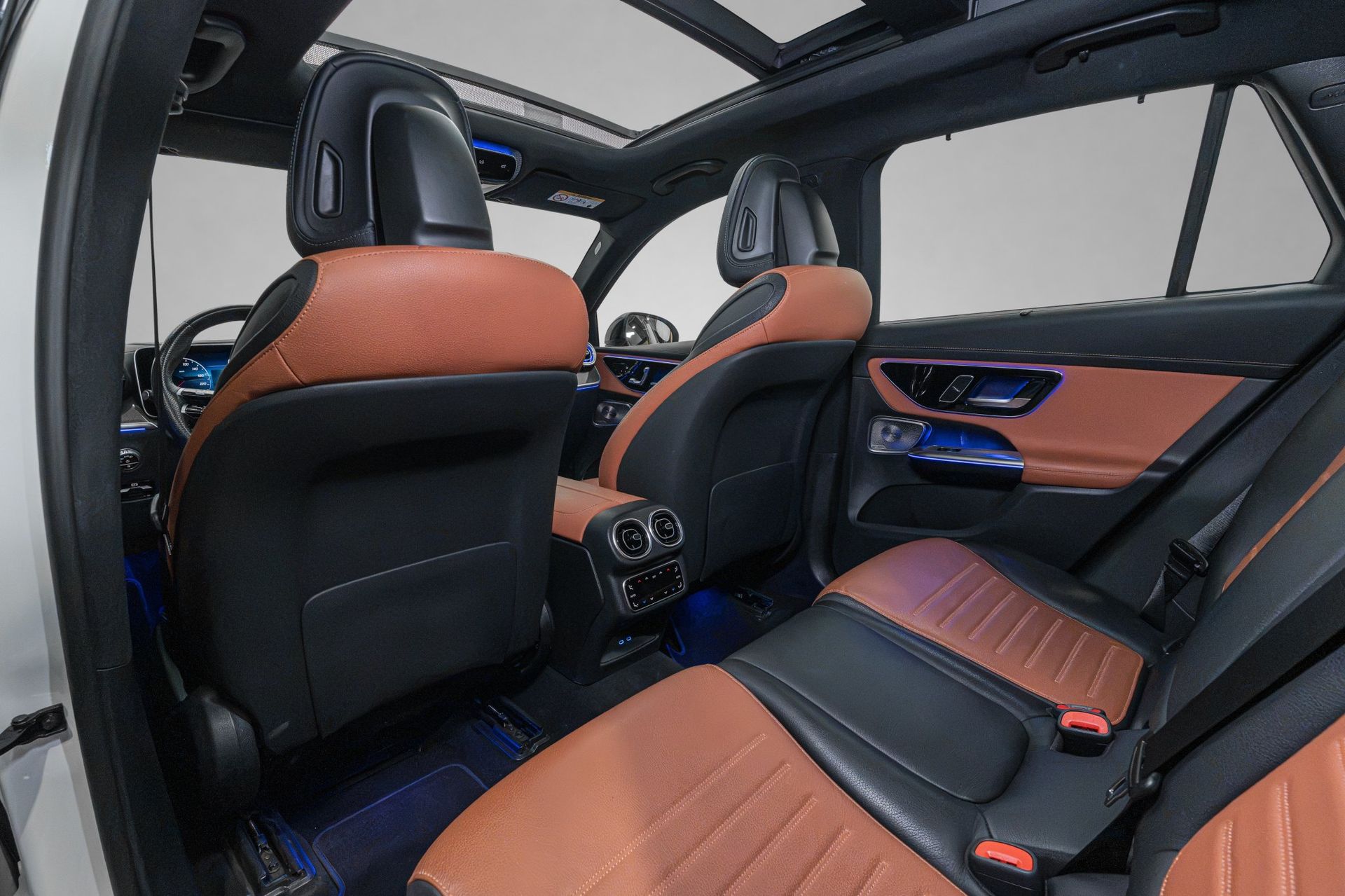 2025 Mercedes-Benz GLC photo 5