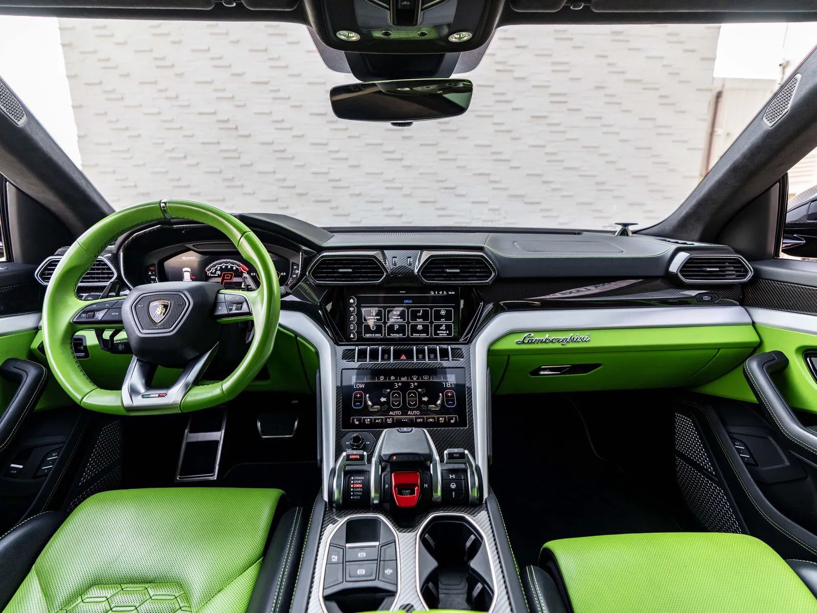 2021 Lamborghini Urus photo 2