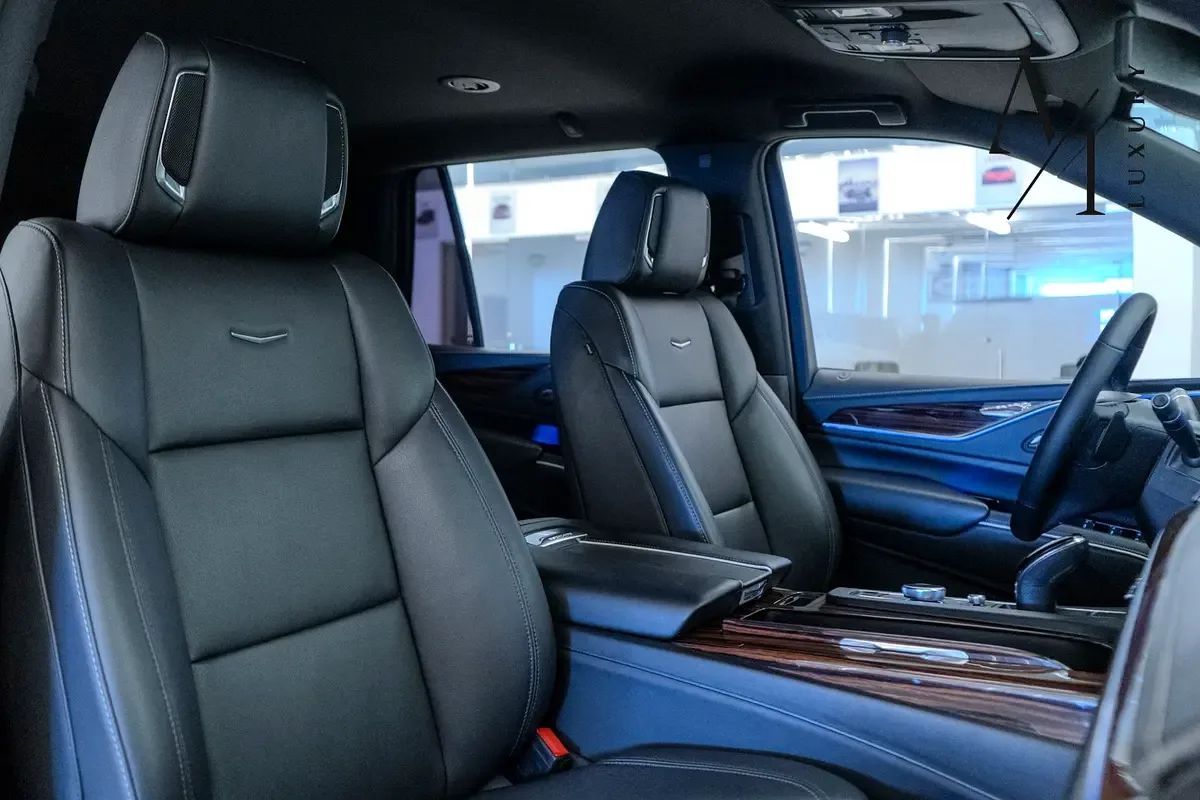 2022 Cadillac Escalade photo 3