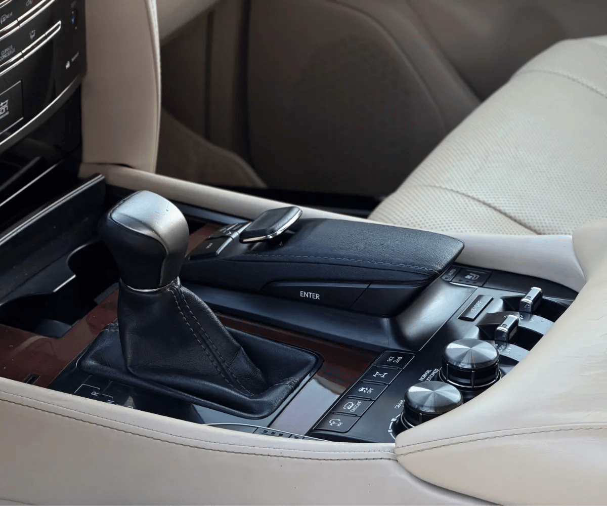 2016 Lexus LX photo 3