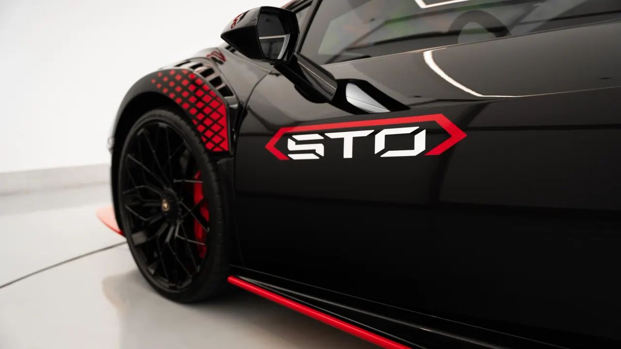 2021 Lamborghini Huracan photo 2