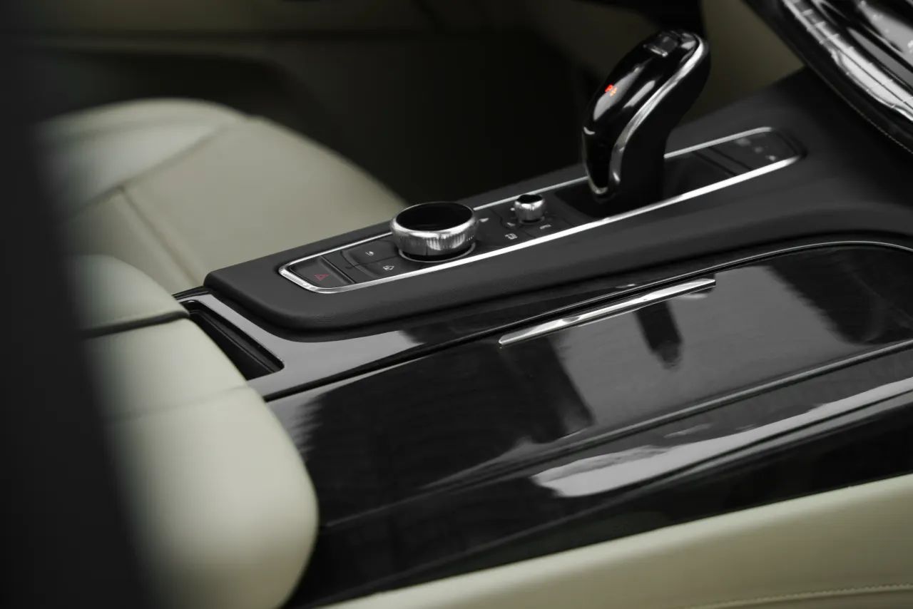 2023 Cadillac Escalade photo 4