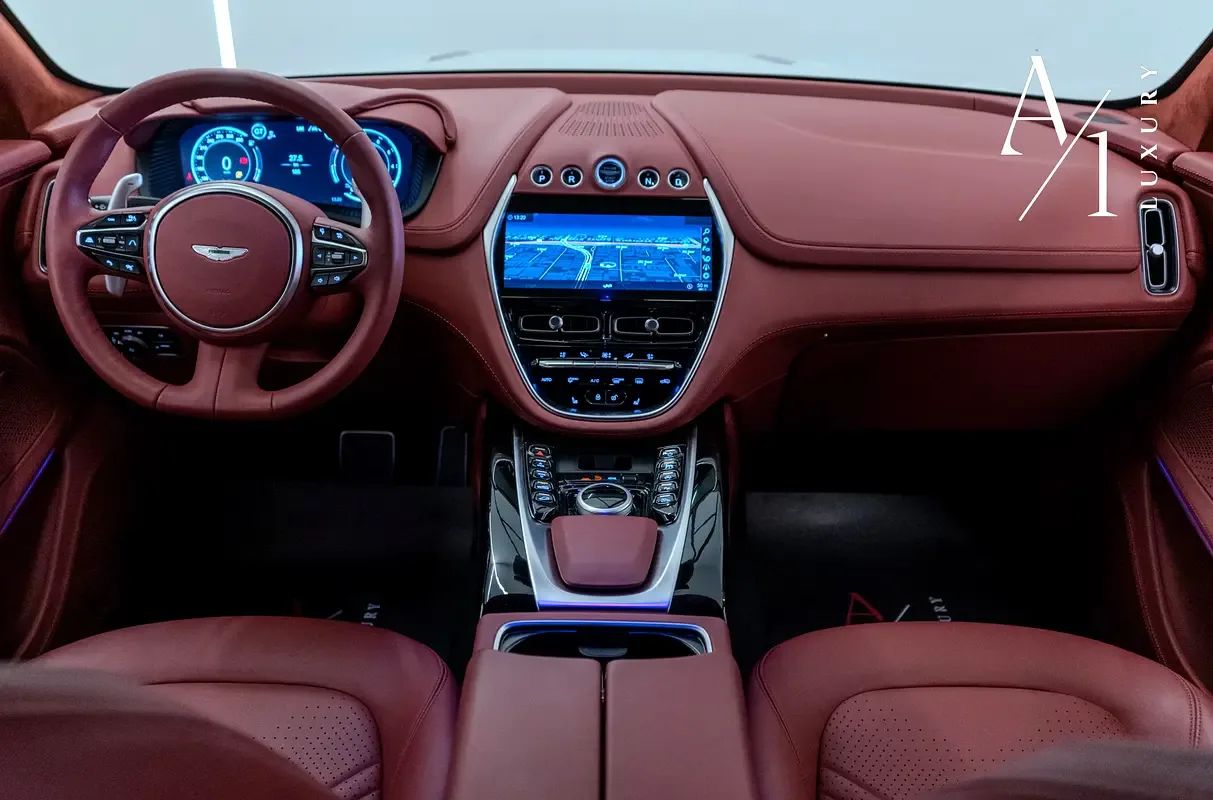 2023 Aston Martin DBX photo 3