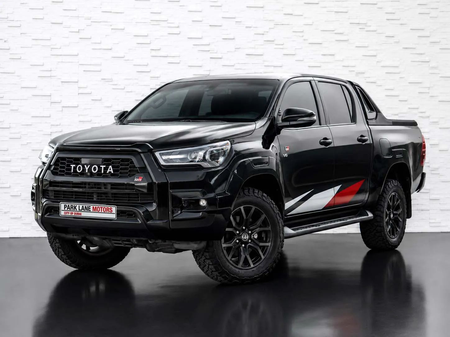 2022 Toyota Hilux photo 2
