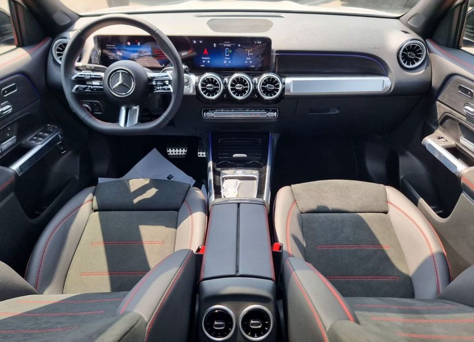 2025 Mercedes-Benz GLB 200 photo 4