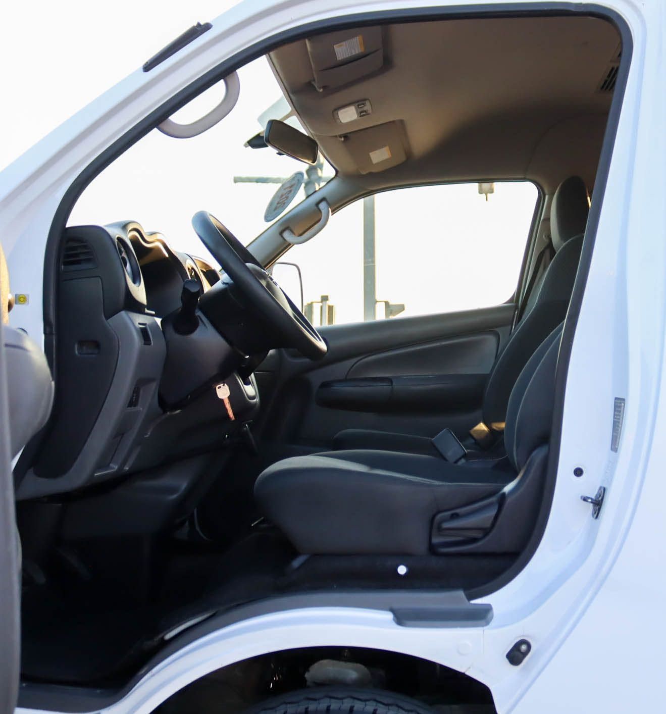 2021 Nissan Urvan photo 2