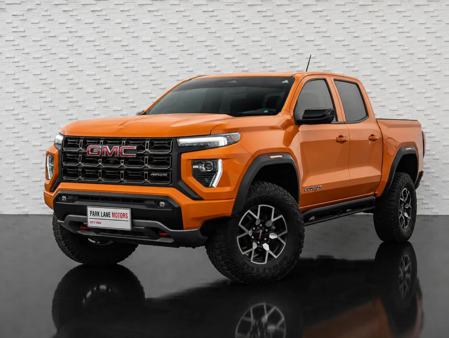 2025 GMC Canyon photo 2