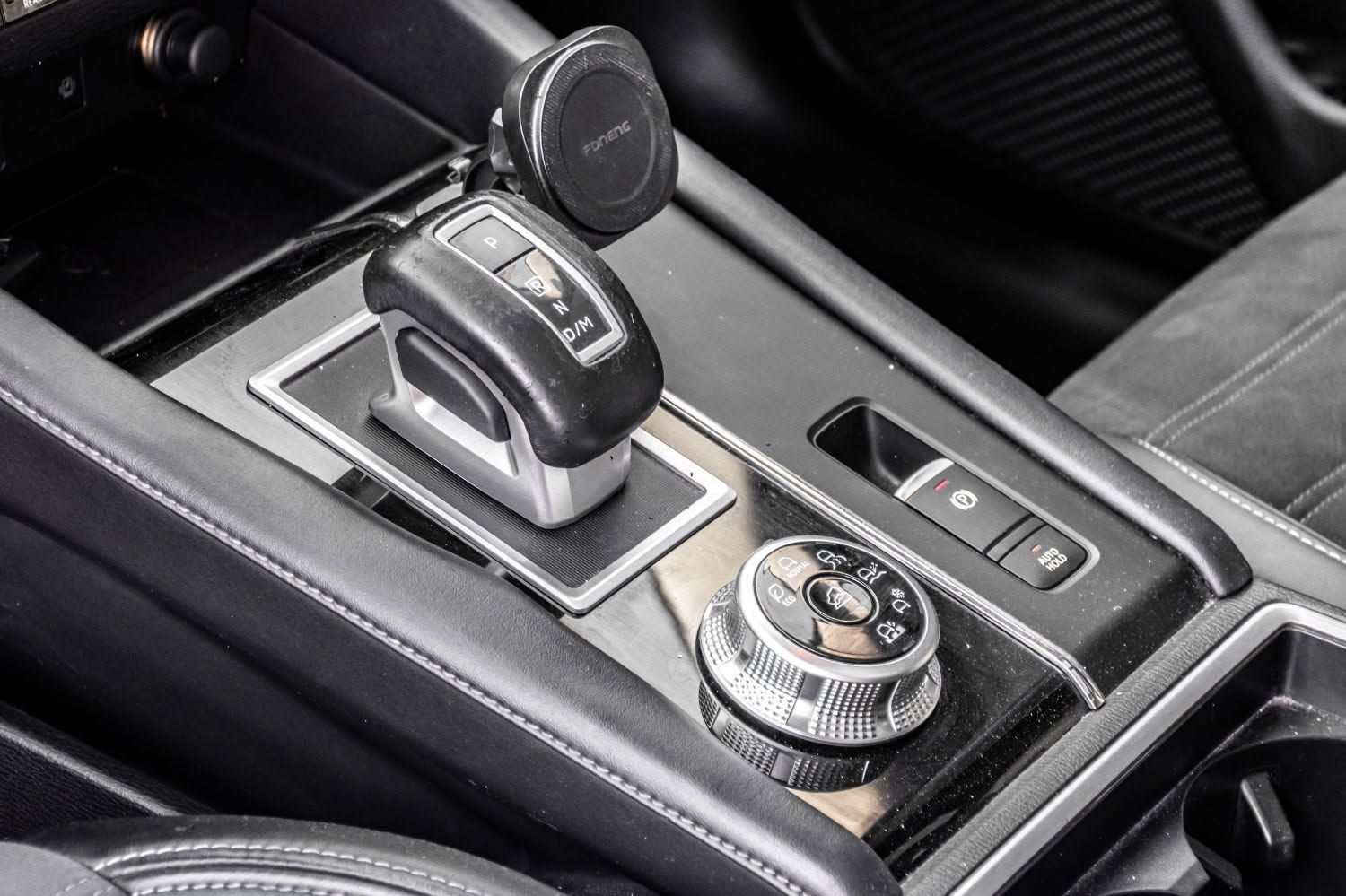 2024 Mitsubishi Outlander photo 3