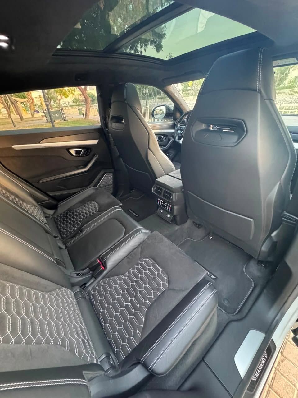 2019 Lamborghini Urus photo 4