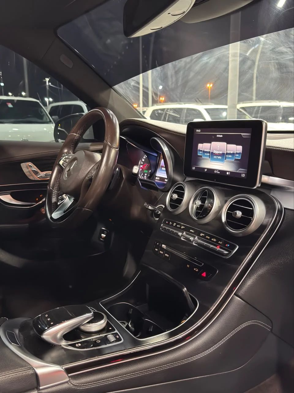 2016 Mercedes-Benz GLC 300 photo 3