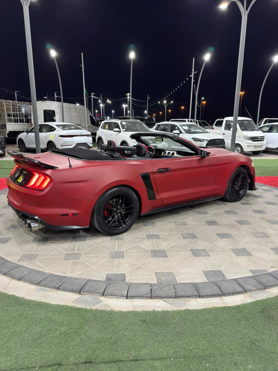 2020 Ford Mustang photo 5