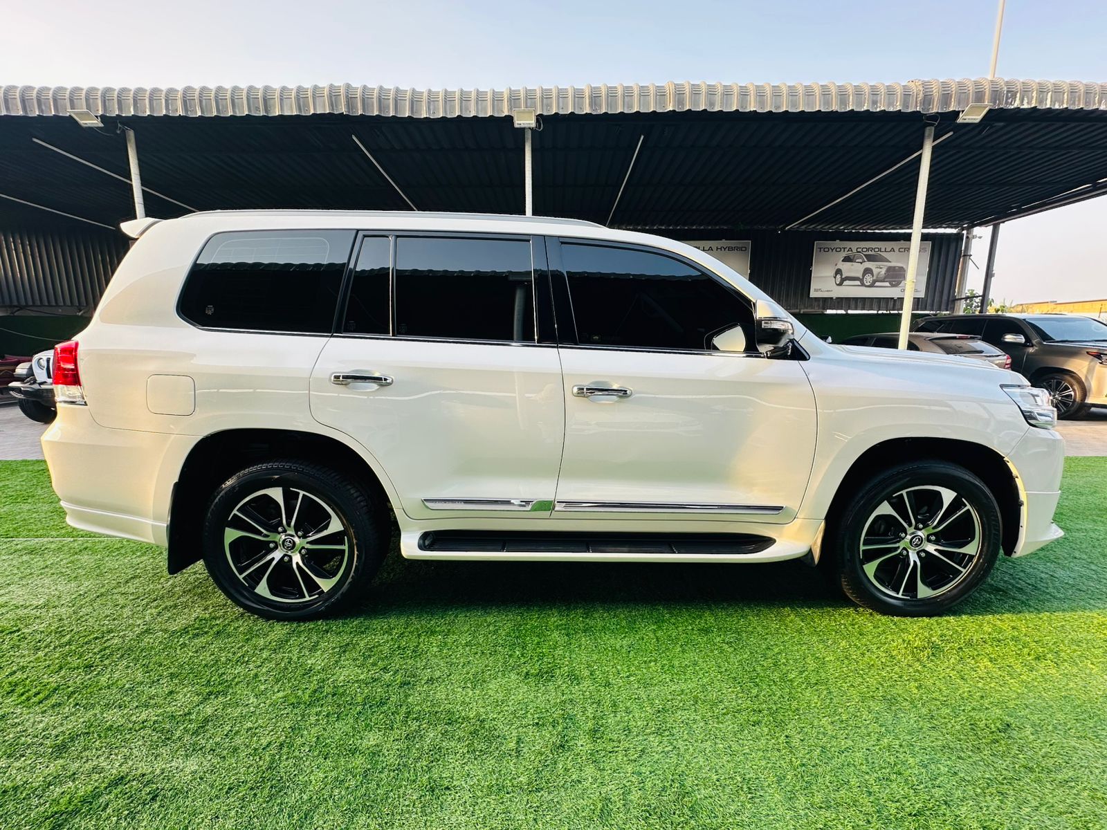 2021 Toyota Land Cruiser VXR photo 2