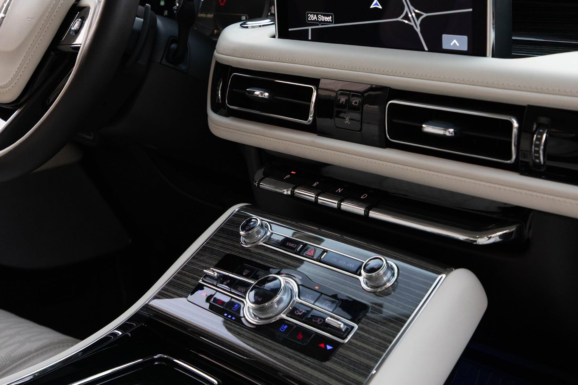 2023 Lincoln Aviator Presidential photo 4