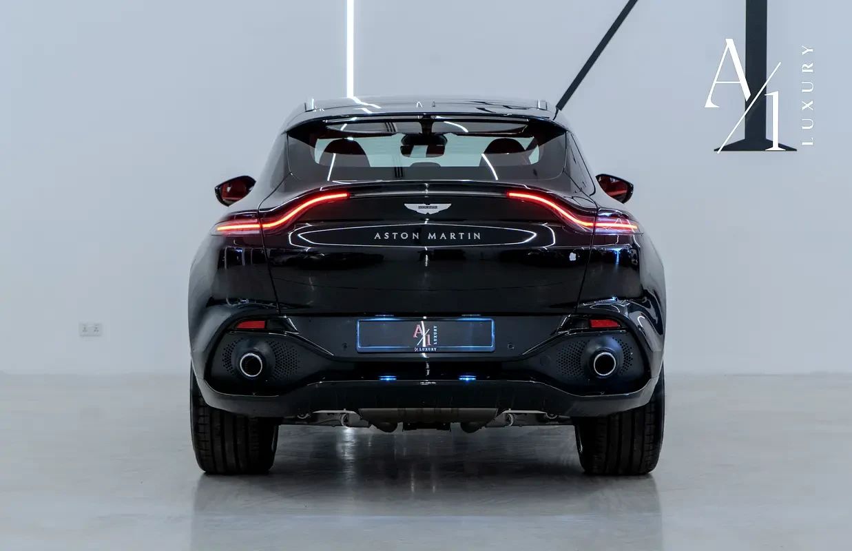 2024 Aston Martin DBX photo 5