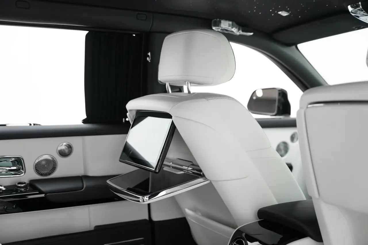 2026 Rolls-Royce Phantom photo 4