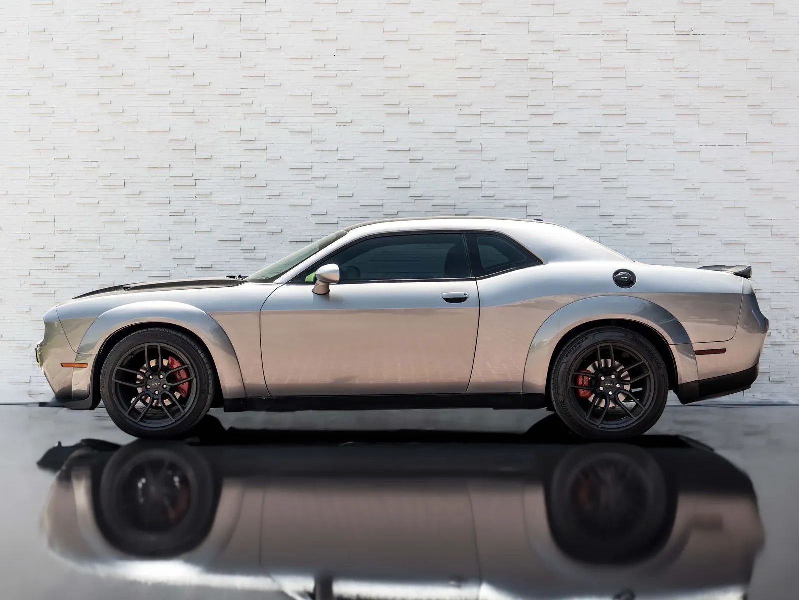 2015 Dodge Challenger photo 2