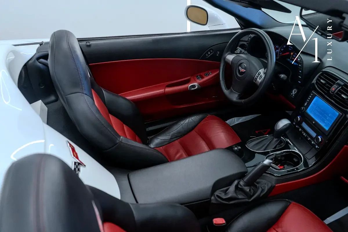 2009 Chevrolet Corvette photo 2