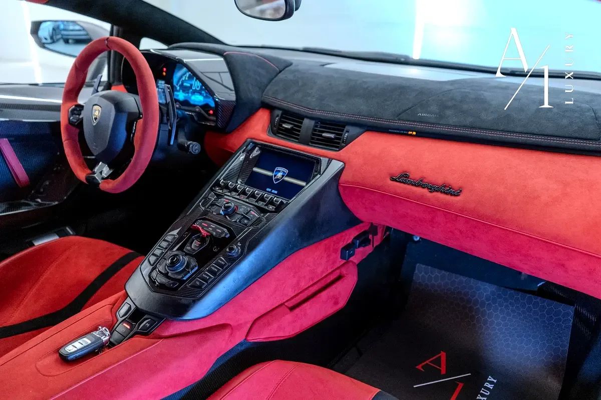 2021 Lamborghini Aventador photo 3