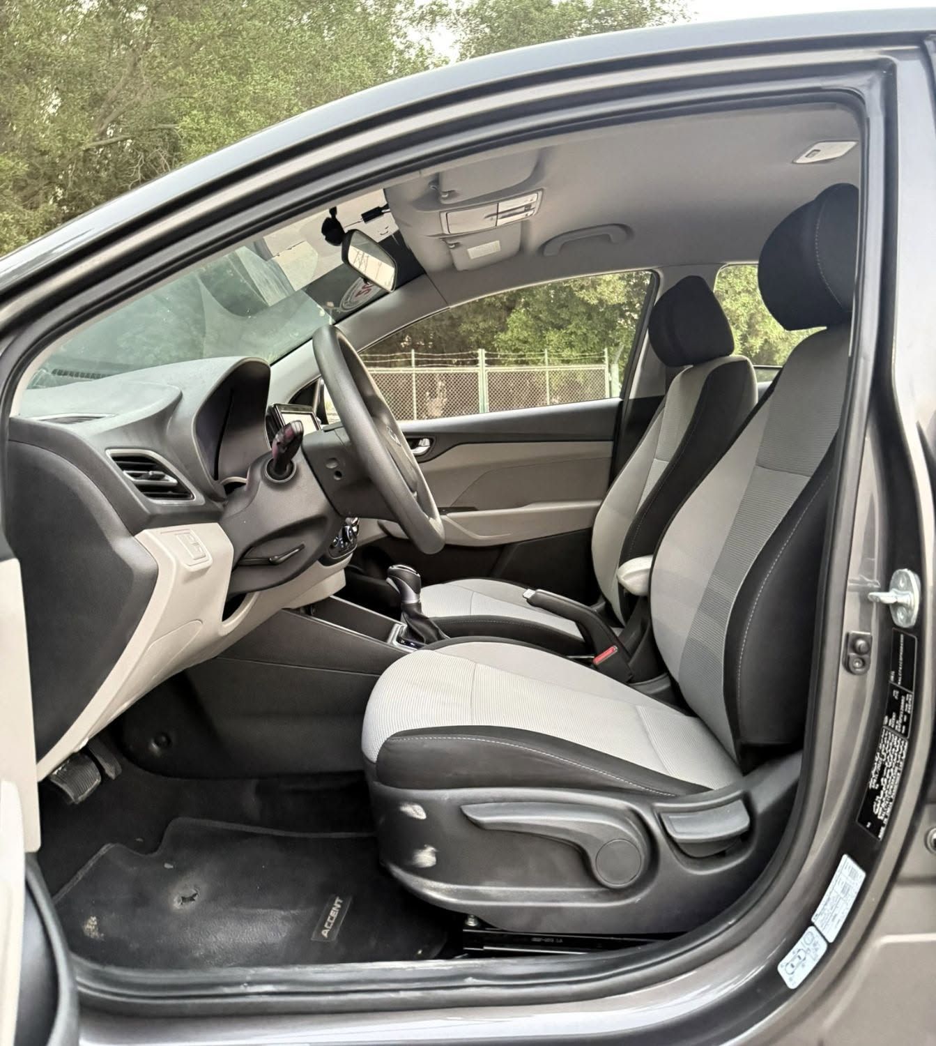 2023 Hyundai Accent photo 3