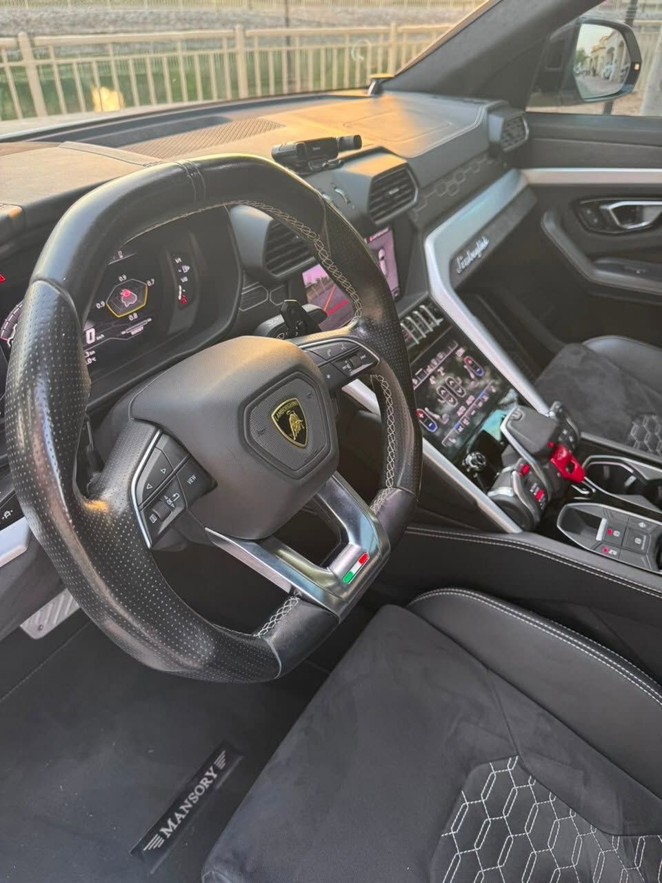 2019 Lamborghini Urus photo 3