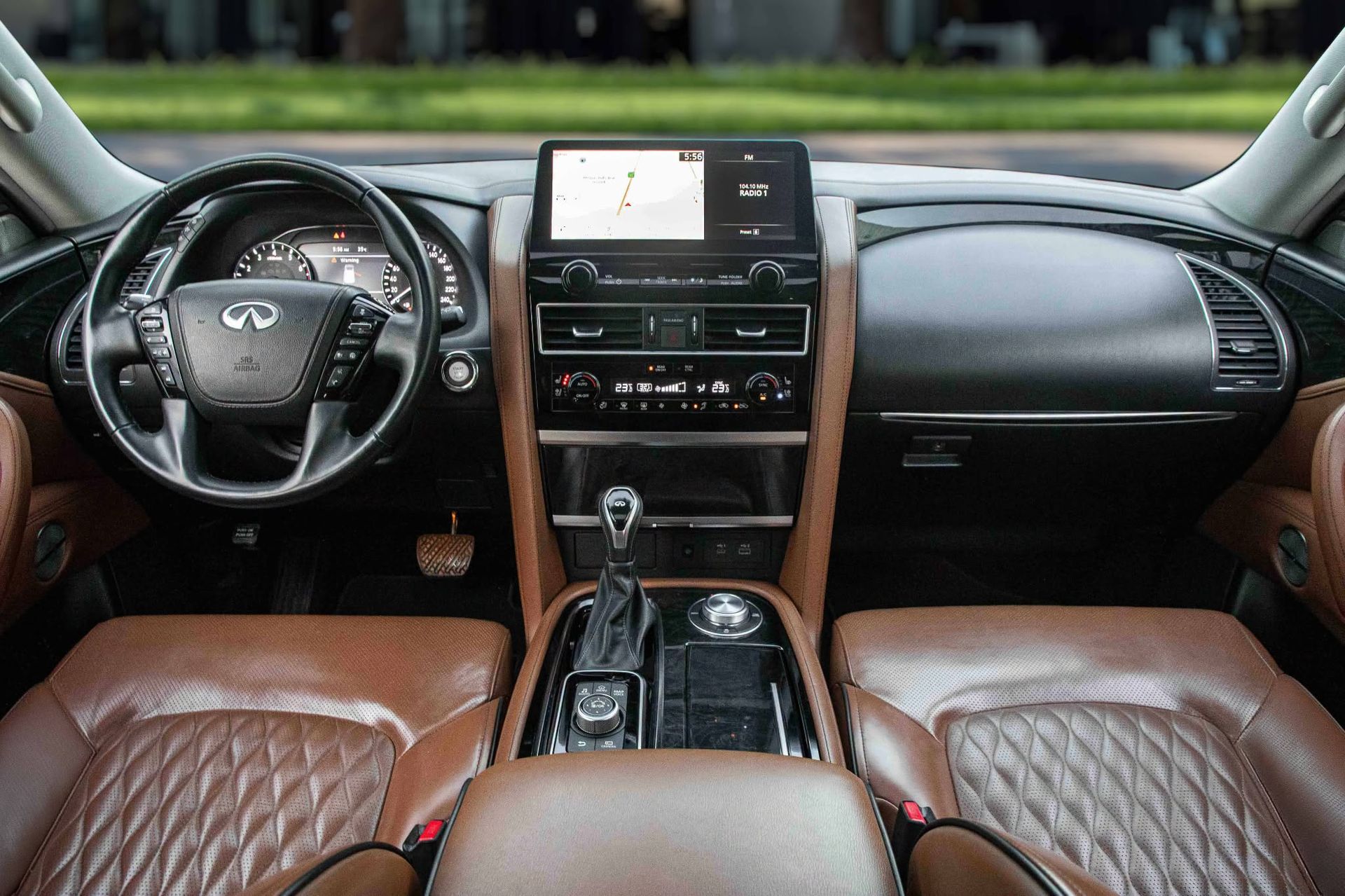2023 Infiniti QX80 LUXE photo 3