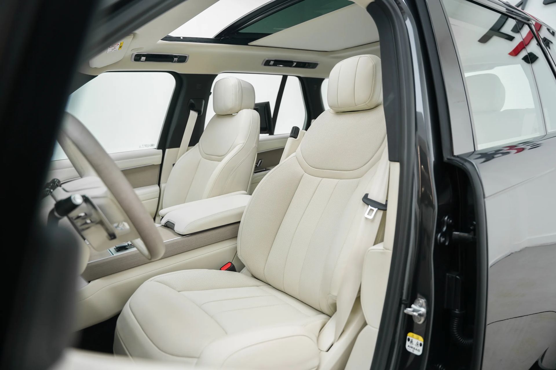 2026 Land Rover Range Rover photo 4
