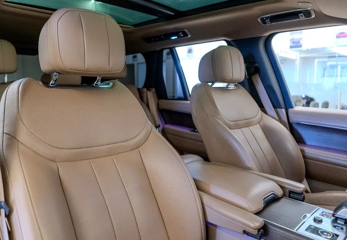 2023 Land Rover Range Rover HSE photo 4
