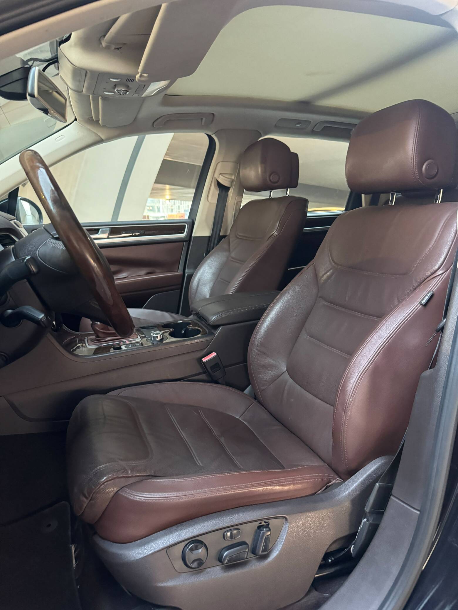 2014 Volkswagen Touareg photo 2