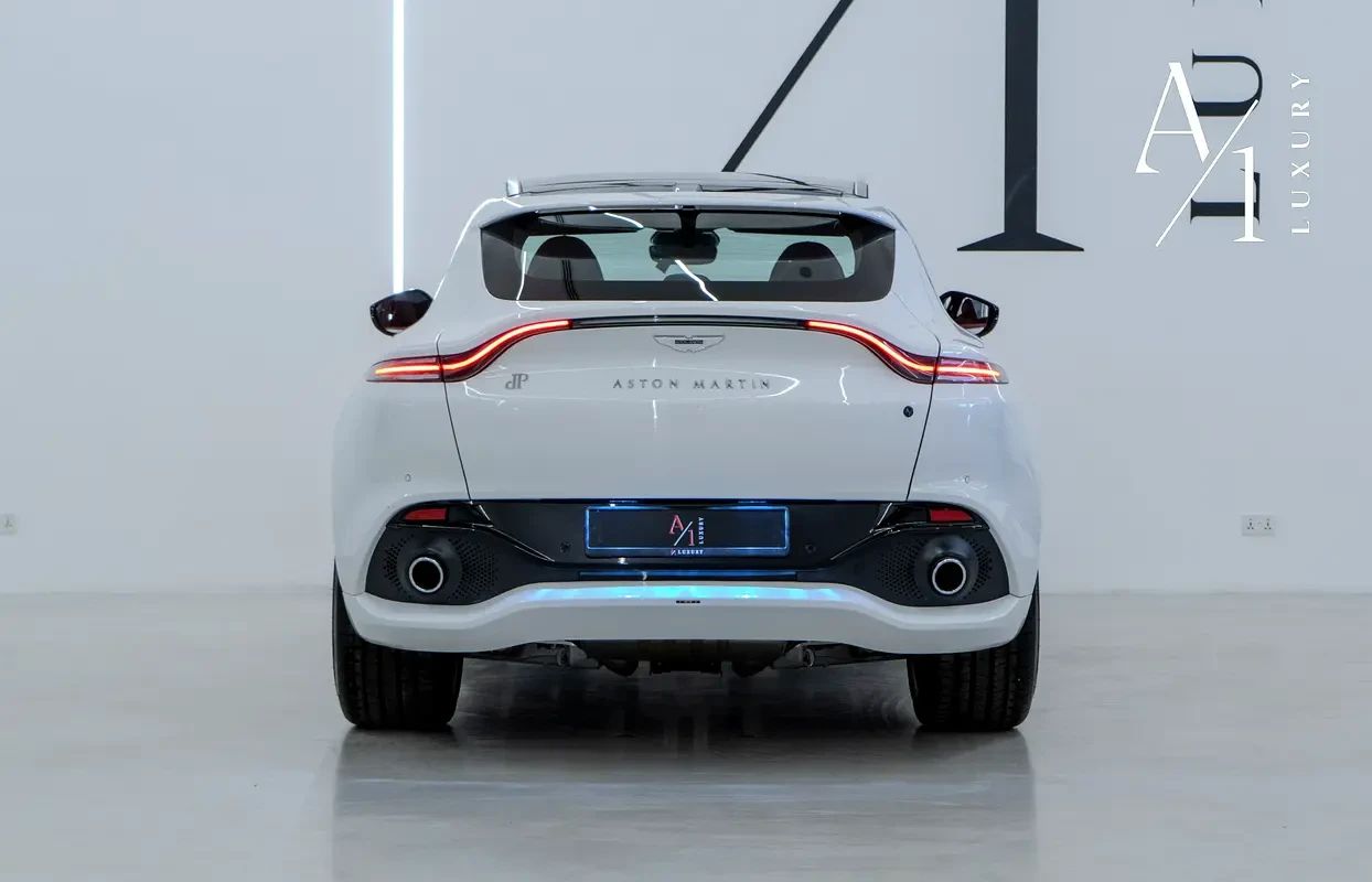 2023 Aston Martin DBX photo 5