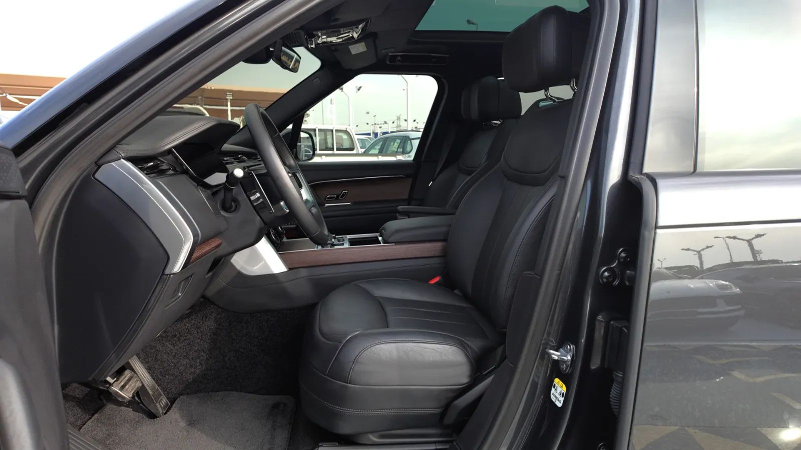 2023 Land Rover Range Rover photo 3