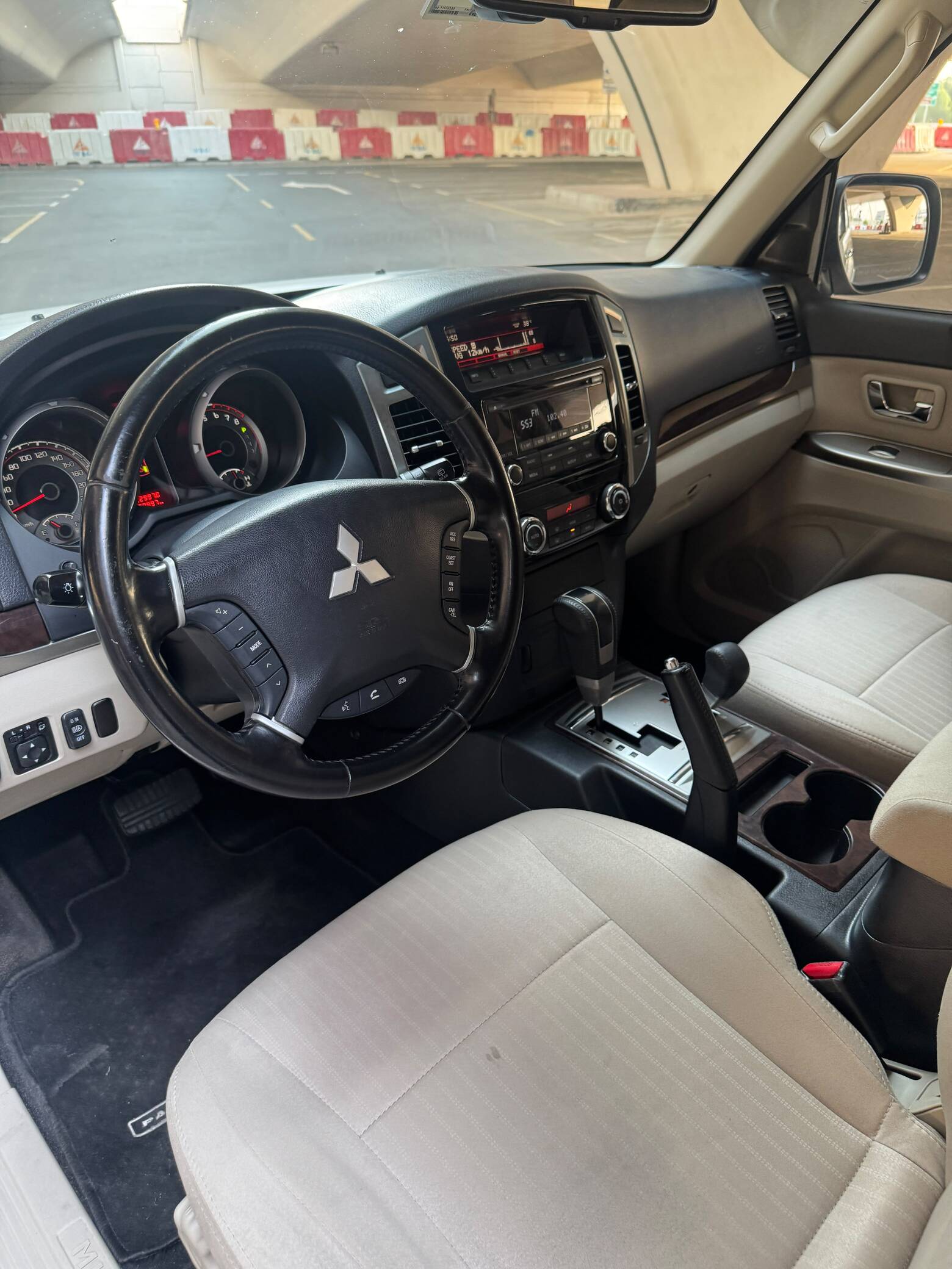 2020 Mitsubishi Pajero GLS photo 2
