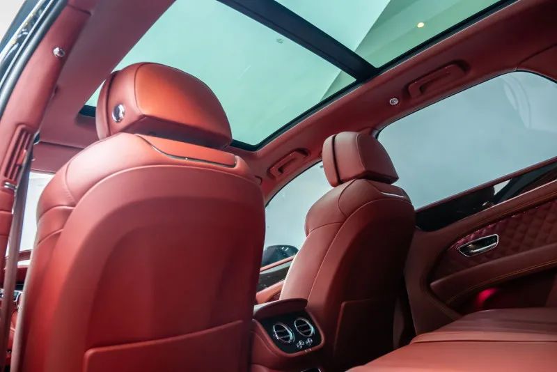 2021 Bentley Bentayga photo 4