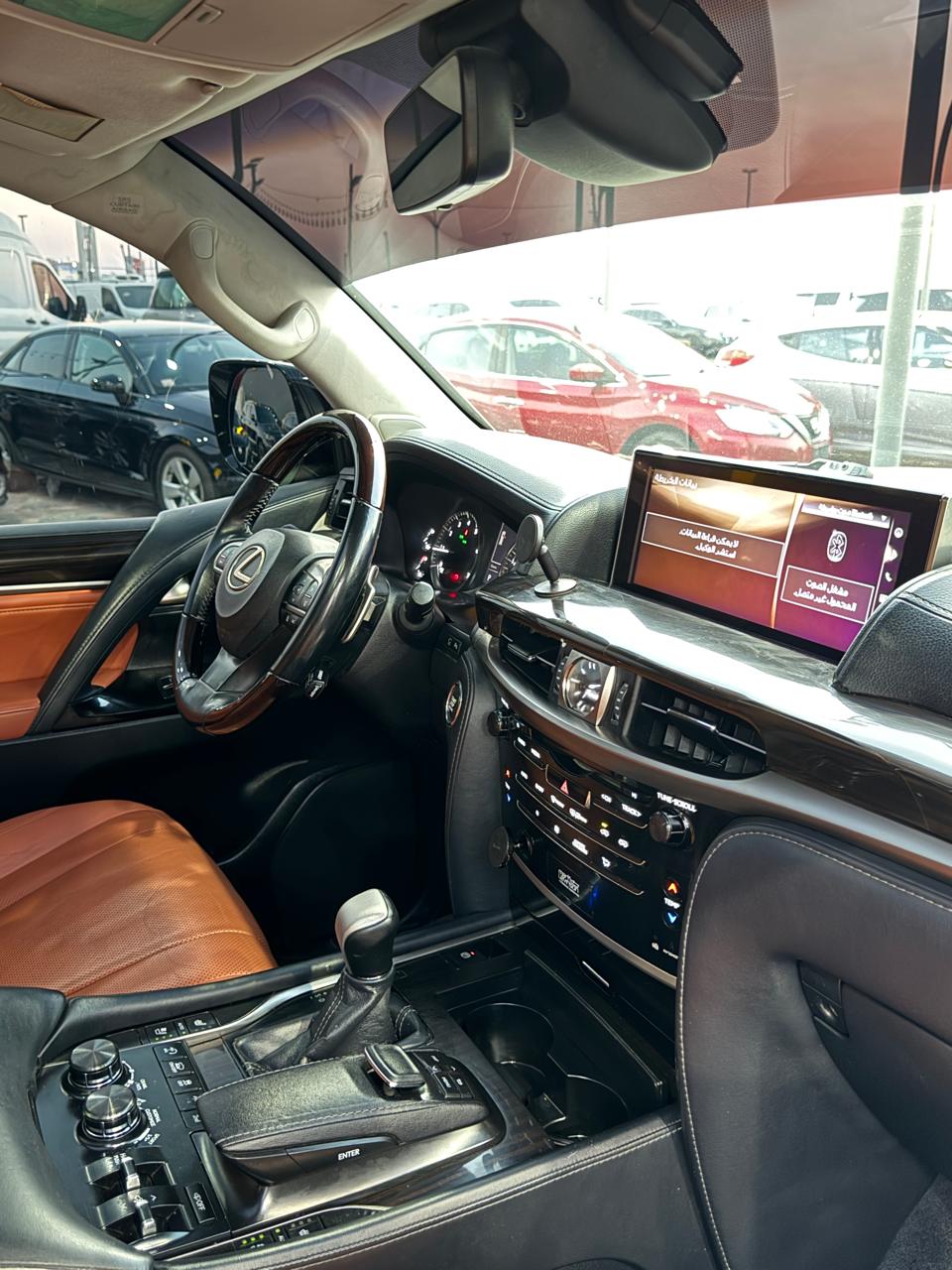 2016 Lexus LX570 photo 3